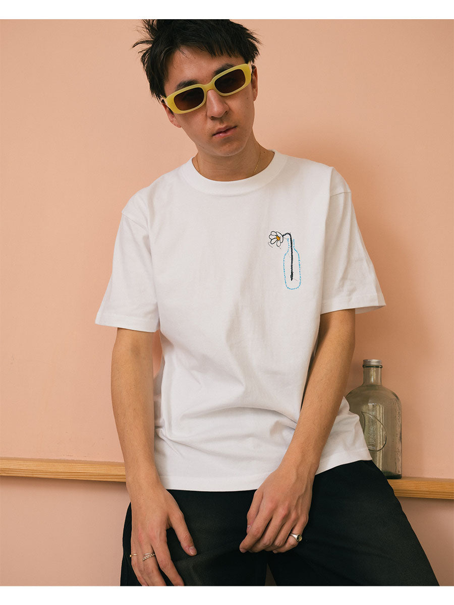 FLOWER BEHIND SS TEE -WHITE-