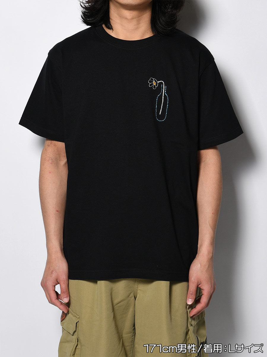 FLOWER BEHIND SS TEE -BLACK-