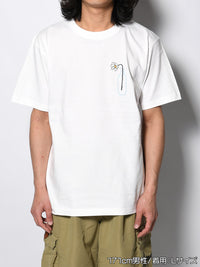 FLOWER BEHIND SS TEE -WHITE-