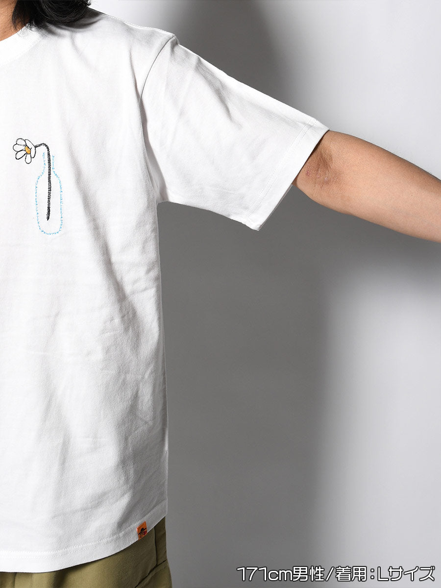 FLOWER BEHIND SS TEE -WHITE-