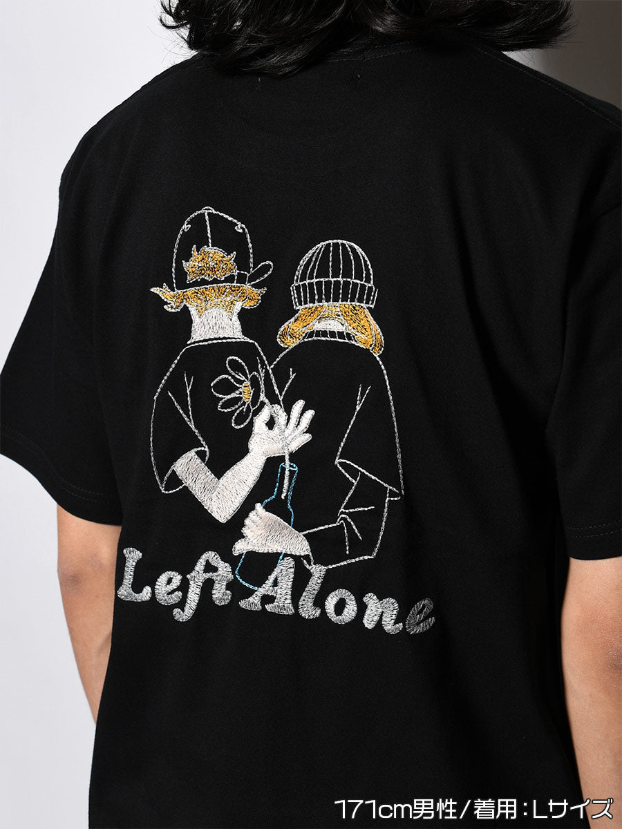 FLOWER BEHIND SS TEE -BLACK-